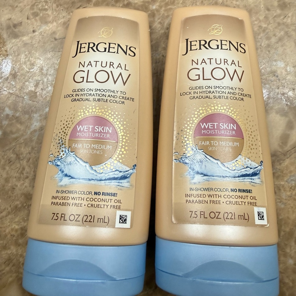 2 New bottles of Jergens Natural Glow Wet Skin Moisturizer - Fair to Medium